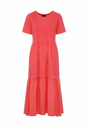 Koronkowa midi sukienka w kolorze koralowym, wykonana z miękkiej bawełny, z krótkimi rękawami, okrągłym dekoltem i warstwowym wzorem falbanek u dołu. Gładka struktura całości.