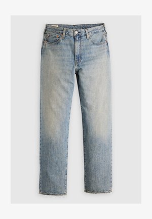 Jeans in denim azzurro chiaro con un design a gamba dritta, stile a cinque tasche e cuciture visibili. Lavaggio sbiadito e dettagli in ottone.