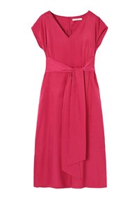 Abito midi rosa brillante con maniche corte, scollatura a V e una larga cintura di tessuto legata davanti.