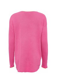 Maglione leggero a maniche lunghe di un vivace rosa con dettagli gialli a contrasto sui polsini e sull'orlo, caratterizzato da una vestibilità rilassata e un design semplice.