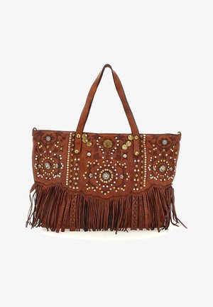 Borsa a tracolla in pelle marrone con frange sul fondo, ritagli floreali e borchie e bottoni decorativi in metallo, con due spallacci.