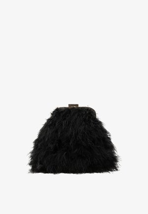 Černá kožená kabelka na uchopení s pevným rámem a uzávěrem na klapku. Měkký, strukturovaný povrch s zaobleným dnem a zužujícím se vrchem.