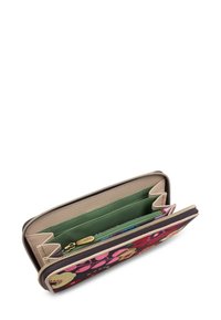 Portemonnee met een bloemenontwerp in rood en roze, met een beige interieur, meerdere kaartsleuven en een groene compartiment. Gouden ritssluiting en hardware.