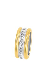 Gouden en zilveren ring met een gladde gouden band, een gestructureerde zilveren band met ingebedde heldere stenen, wat een gelaagd ontwerpeffect creëert.