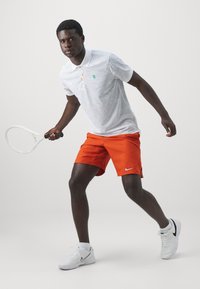Nike Performance COURT VICTORY - Sportske kratke hlače - rust factor/white