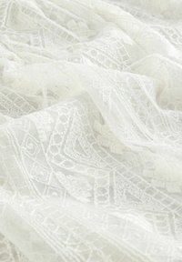 Unselected, white