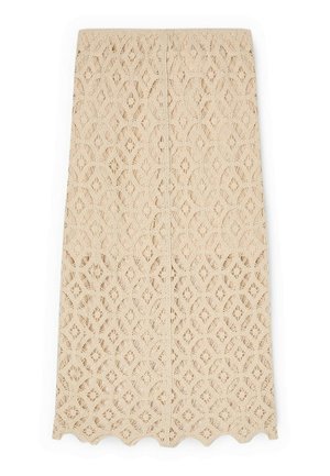 Falda beige hasta la rodilla con intrincado patrón de encaje de crochet en forma de diamante y dobladillo ondulado.