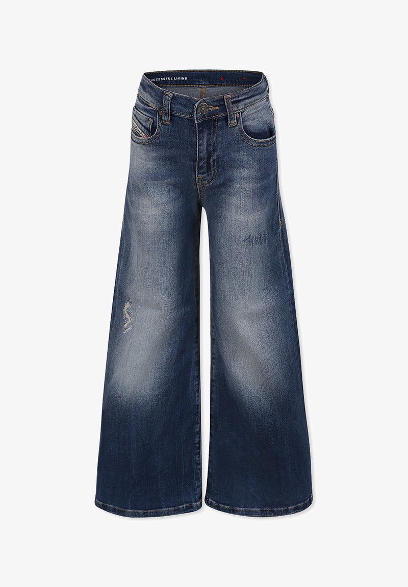 Jeans a gamba larga in denim con una lavaggio blu sbiadito. Presentano sfumature, dettagli strappati e un classico design a cinque tasche con zip.