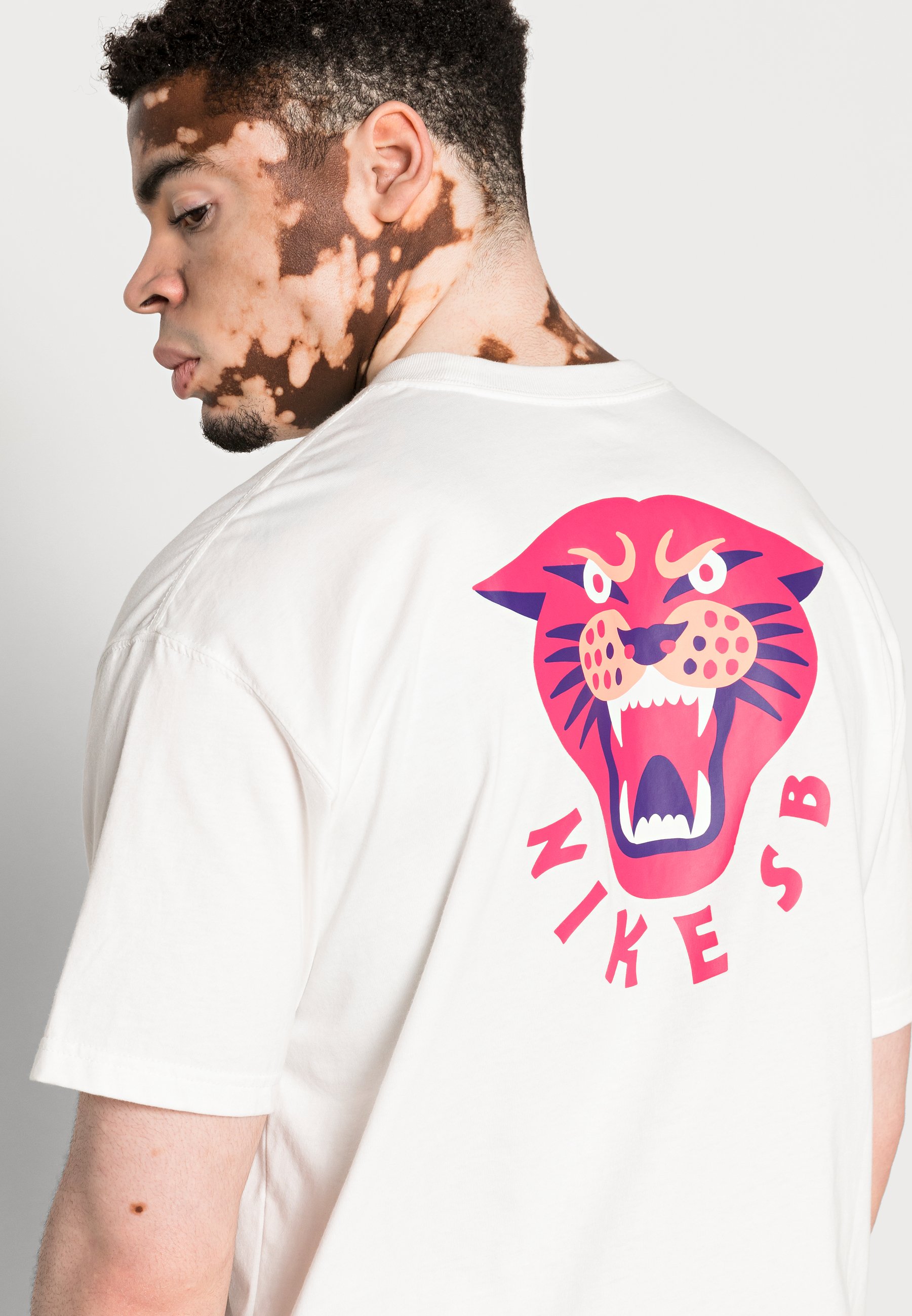 Nike SB TEE PANTHER - Print T-shirt 