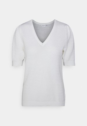 Hvid kortærmet strikket top med V-hals og tekstureret mønster, ribstrikkede manchetter og kant, vist på en ensfarvet baggrund.