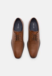 Pier One LEATHER  - Sapatos de atacadores - cognac