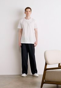 Calvin Klein Jeans REGULAR FIT TEE WITH BOLD BACK PRINT - T-shirt con stampa - bright white