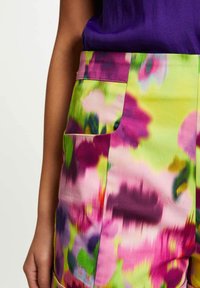 Morgan abstract print - Short - mouchete vert clair