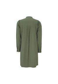 Oliwkowa sukienka z długim rękawem, z kołnierzykiem na guziki i marszczonymi ramionami. Posiada regularny krój oraz prosty dół do kolan.