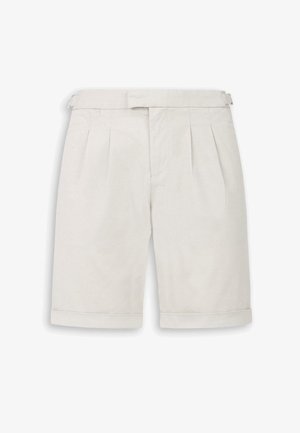 Hellbeige, maßgeschneiderte Shorts mit vorderen Falten, umgeschlagenem Saum und seitlichen Schnallenverstellern.