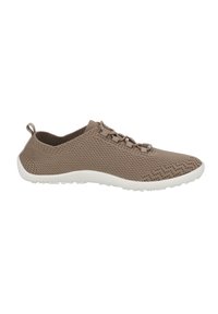 Zapato de malla marrón claro con una parte superior texturizada, suela de goma blanca y un sistema de cordones minimalista. Cuenta con un tirador en la parte posterior para facilitar su uso.