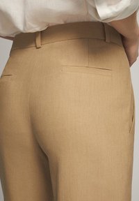 Massimo Dutti Spodnie materiałowe