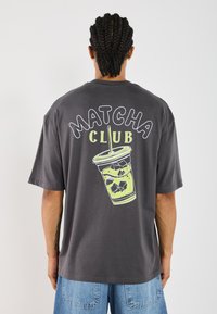 YOURTURN UNISEX - T-shirts print - asphalt