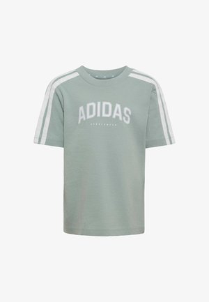 Jasnozielona sportowa koszulka Adidas z krótkimi rękawami, białymi paskami na ramionach i napisem "ADIDAS" na klatce piersiowej.