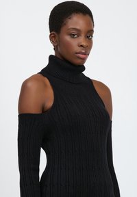 INFLUENCER OFF-SHOULDER - Strickpullover - black