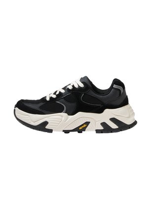 Trainers - black
