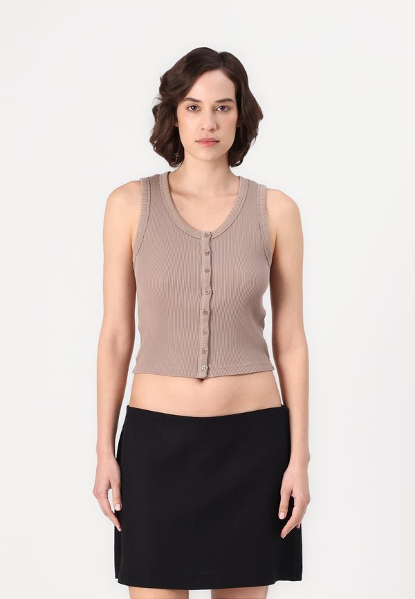 CROP BUTTON FRONT - Top - mountain trail