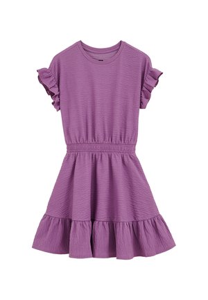 Vijolična obleka s kratkimi rokavi, z nabrani rokavi, elastičnim pasom in razširjenim krilom. Izdelana iz teksturirane tkanine z gladkim zaključkom.