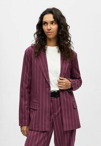 Object OBJLISA - Puspaltis - mauve wine
