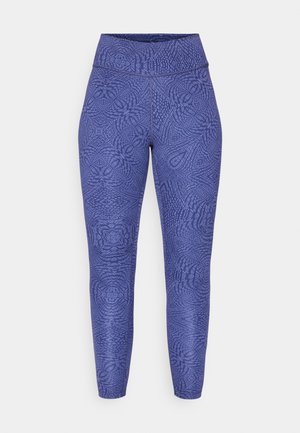Leggings viola con un design strutturato e a fantasia. Caratterizzati da una vita alta e gambe affusolate, realizzati in un materiale elastico e traspirante.