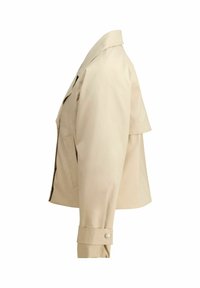 Beige lyhyt takki, jossa on lovettu kaulus, lyhyet hihat ja napilla varustetut hihansuut. Sujuva kangas, yksi etutasku vasemmalla puolella.