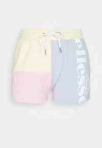 Shorts pastel à blocs de couleurs avec taille élastique, cordon blanc et logo blanc "ellesse" sur la jambe droite.