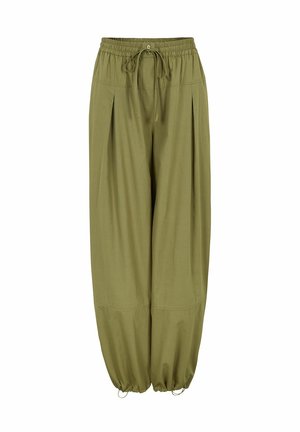 Olivne zelene hlače z vrvico v pasu, spredaj z nagubano tkanino in elastičnimi manšetami na gležnjih. Tkanina je videti lahka in gladka.