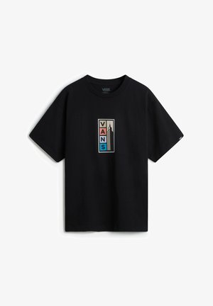 Schwarzes Baumwoll-T-Shirt mit einer rechteckigen Grafik, auf der das Wort "VANS" in Beige, Rot und Blau sowie eine Silhouette einer Stadtskyline zu sehen ist.