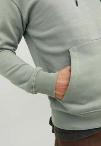 Jack & Jones JJESTAR  NOOS - Felpa con cappuccio - wrought iron