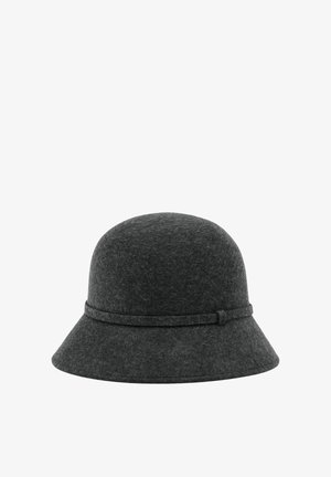 Donkergrijze vilten cloche-hoed met een afgeronde kroon en een smalle stoffen band rondom de basis.