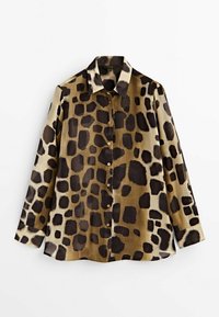 Brązowa i beżowa koszula z długim rękawem z wzorem w panterkę, z zapięciem na guziki z przodu i kołnierzykiem. Gładka tekstura i luźny krój.