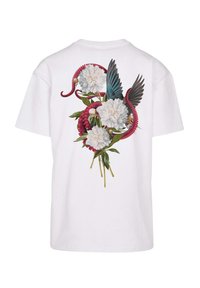 Hvid bomulds t-shirt med et farverigt grafisk design af røde tentakler, pæoner og sorte vinger på ryggen.