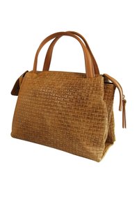 Sac à main en cuir marron avec une texture matelassée, doubles anses, fermeture éclair sur le dessus et une poche latérale avec un détail zippé.