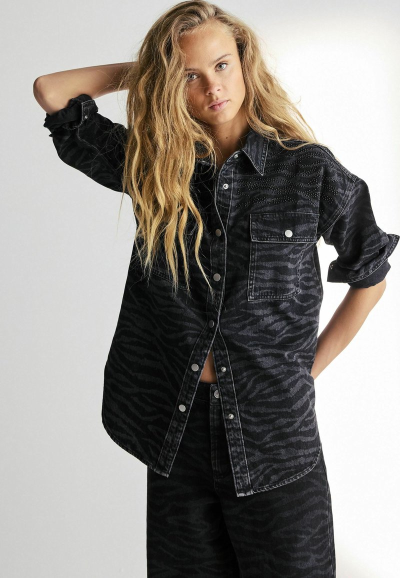 Next PRINTED - Paitapusero - black zebra