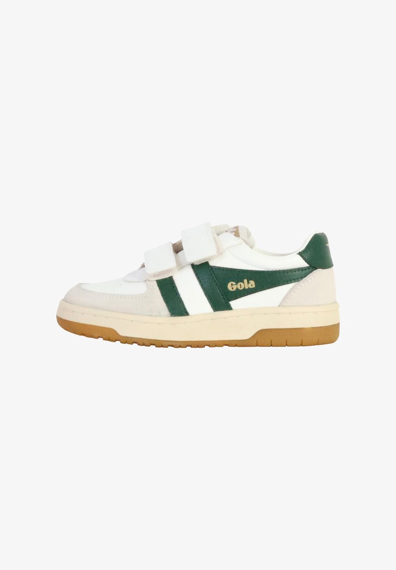 Baskets Gola avec une tige en cuir blanc, des accents verts, des sangles Velcro et une semelle en caoutchouc. Le design athlétique classique présente un logo sur le côté.