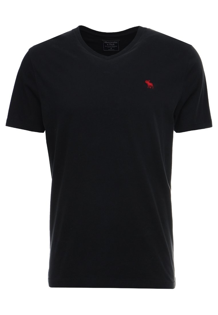 Svart T-shirt med V-hals i bomull, med korta ärmar och en liten röd logotyp på vänster bröst. Mjuk textur och klassisk passform.