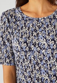 Damart PLISSÉ PERMANENT - Blouse - bleu fleuri