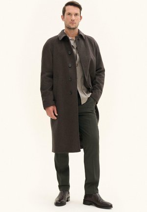Oscar Jacobson, RAGLAN COAT - Classic coat - terra brown