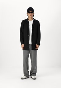Jack & Jones JJCHUCK COAT - Klasický kabát - black