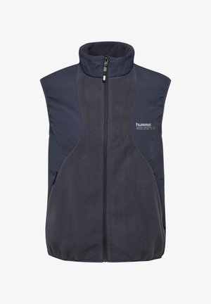 Ciemnoszara bezrękawnik z polaru, z wysokim kołnierzem, pełnym zamkiem z przodu, bocznymi kieszeniami oraz logo "hummel" na lewej piersi.