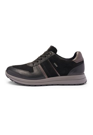 Schwarzer und dunkelgrauer Herren-Sneaker im Casual-Stil mit Schnürverschluss und gepolsterter Sohle, von der Außenseite auf weißem Hintergrund gezeigt.