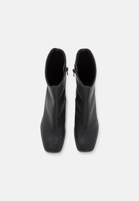 Monki Botines - black