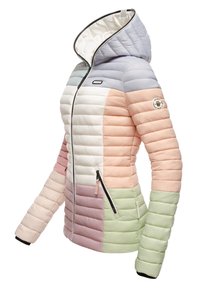 Veste matelassée avec capuche, arborant un design matelassé dans des couleurs pastel : bleu clair, blanc, pêche, rose et vert menthe. Poches à fermeture éclair à l'avant.