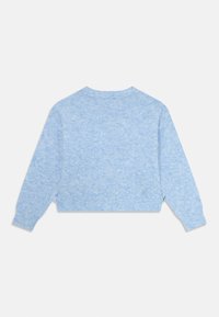 Lyseblå cropped genser laget av ribbestrikket stoff, med lange ermer og rund halsutringning. Ingen synlig maskinvare eller mønstre.