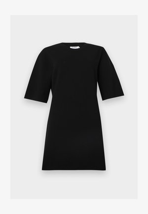 Μαύρο φόρεμα μέχρι το γόνατο με κοντά μανίκια και στρογγυλή λαιμόκοψη, απλωμένο επίπεδα πάνω σε ανοιχτό φόντο.